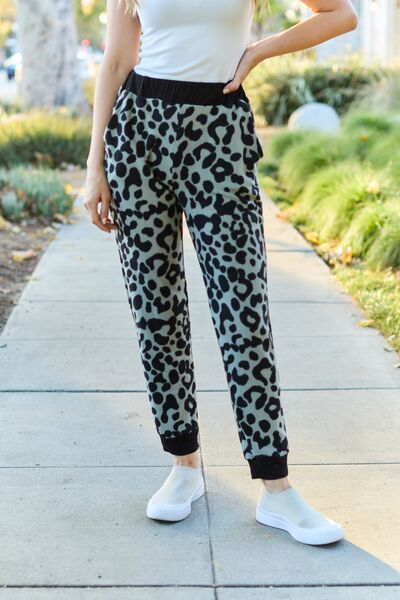 Celeste Design Leopard Contrast Sweatpants